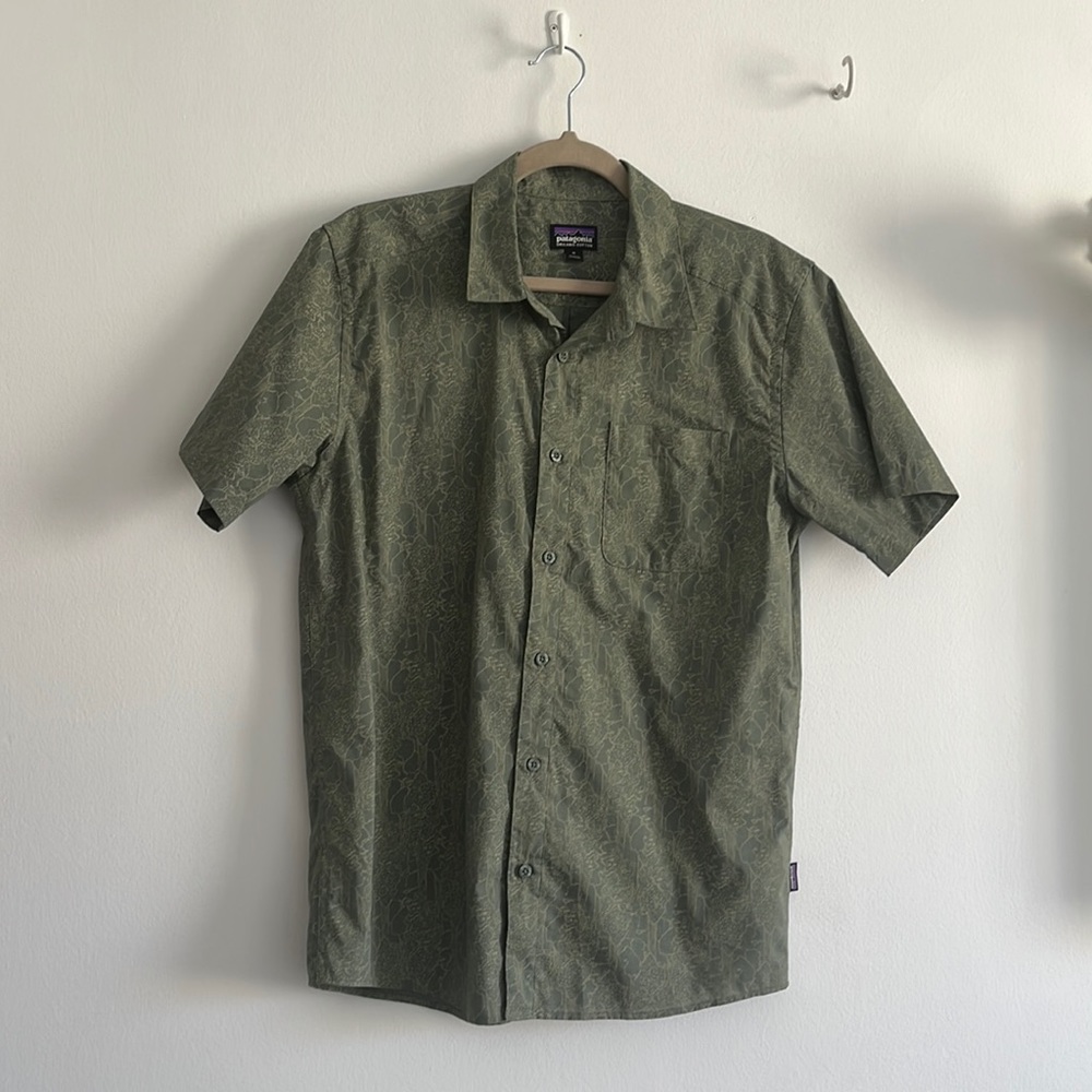 Like New Patagonia Men’s Button Up
